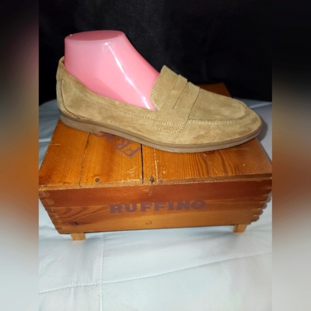 Zara Women's Tan Suede Loafers